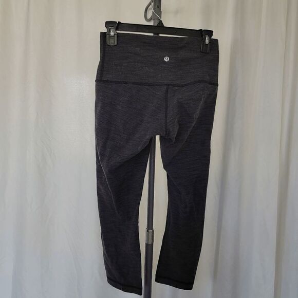 Lululemon gray High waisted crop leggings size 6 - Picture 3 of 6